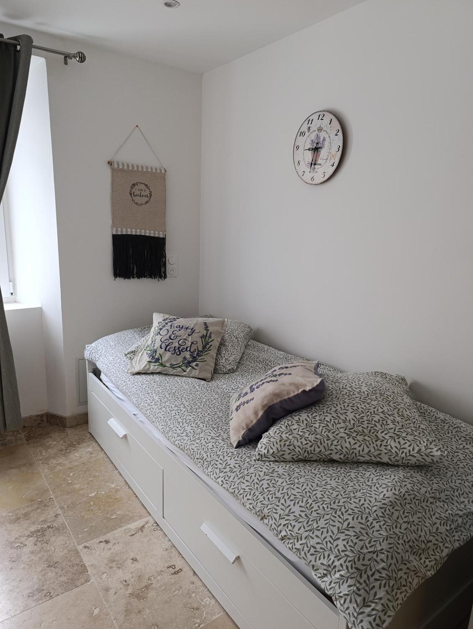 Logement Le Gabian Ampus Exterior photo
