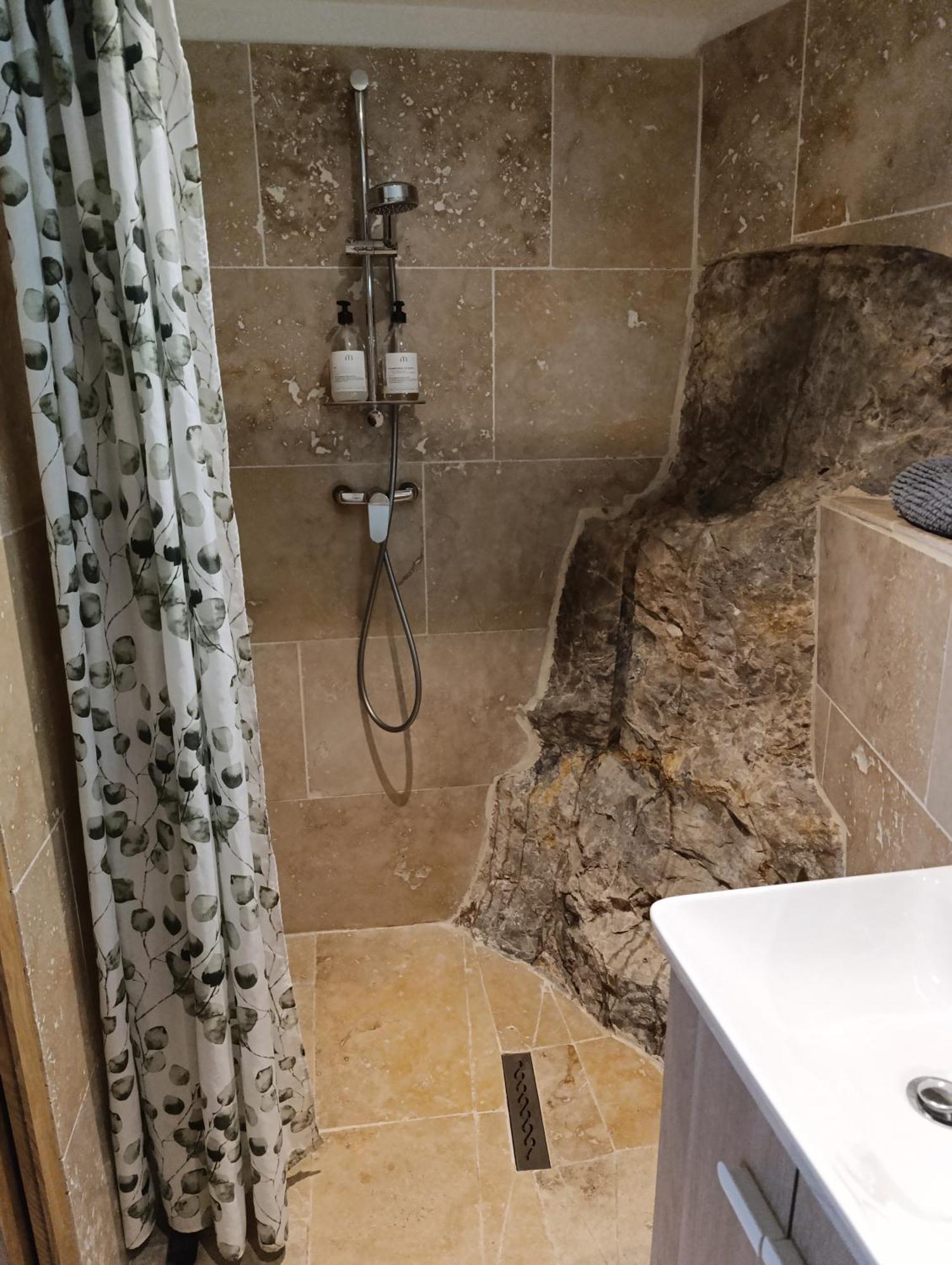 Logement Le Gabian Ampus Exterior photo