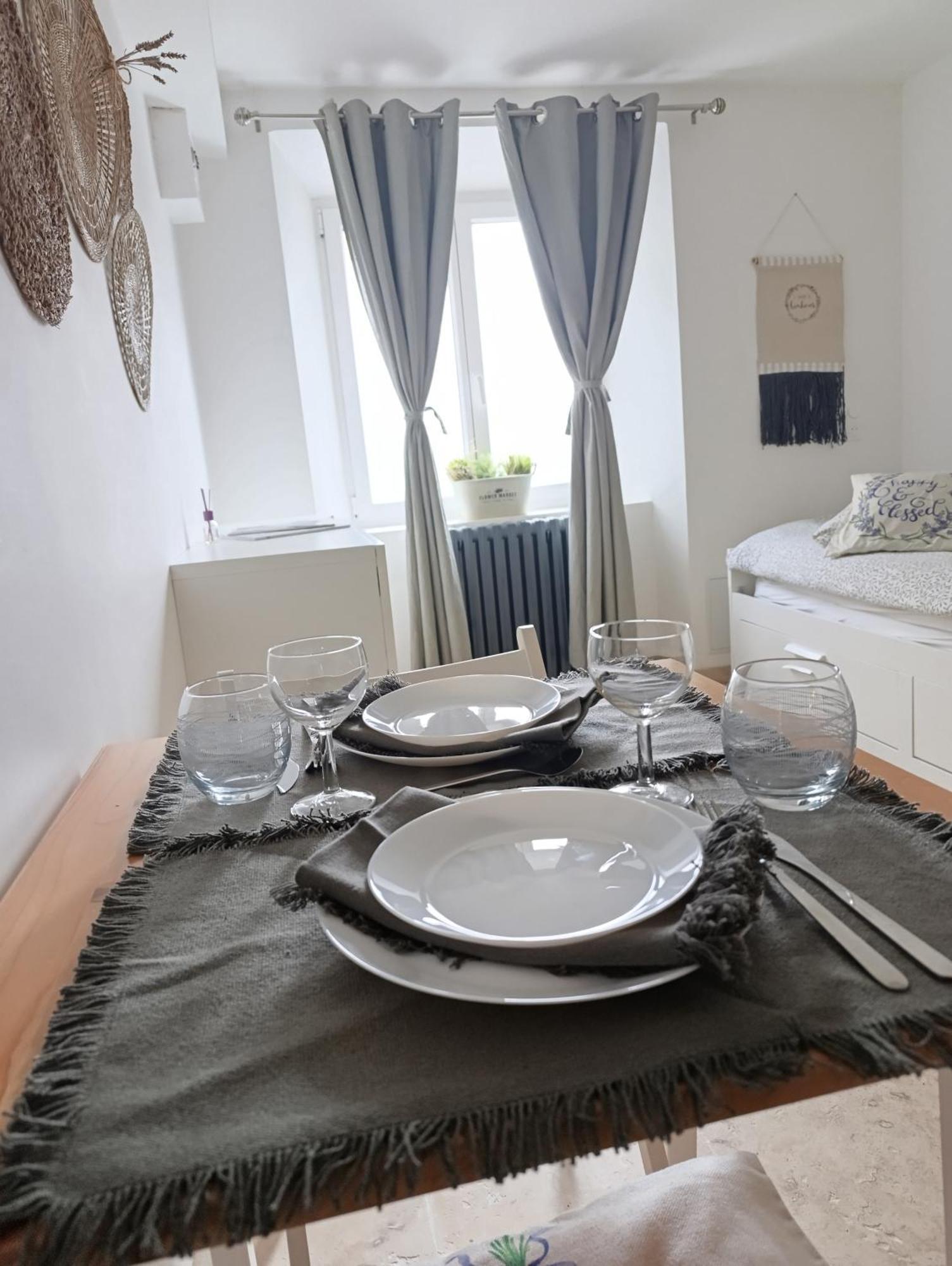 Logement Le Gabian Ampus Exterior photo